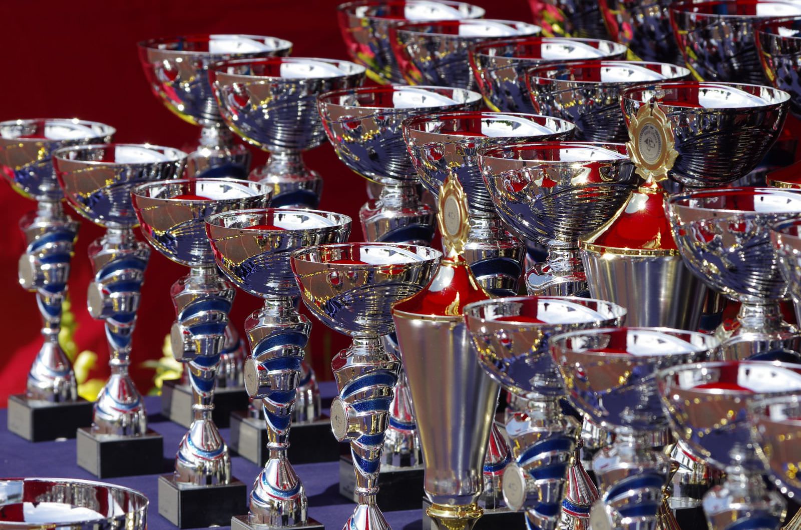 Coupes et Trophées Coupes et Trophées